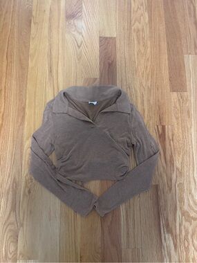 Le Lis Cropped Collared Long Sleeve Top - Taupe